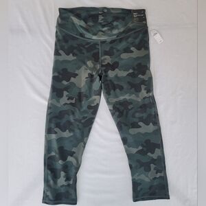 NWT Gap Fit Camo Capri Workout Leggings